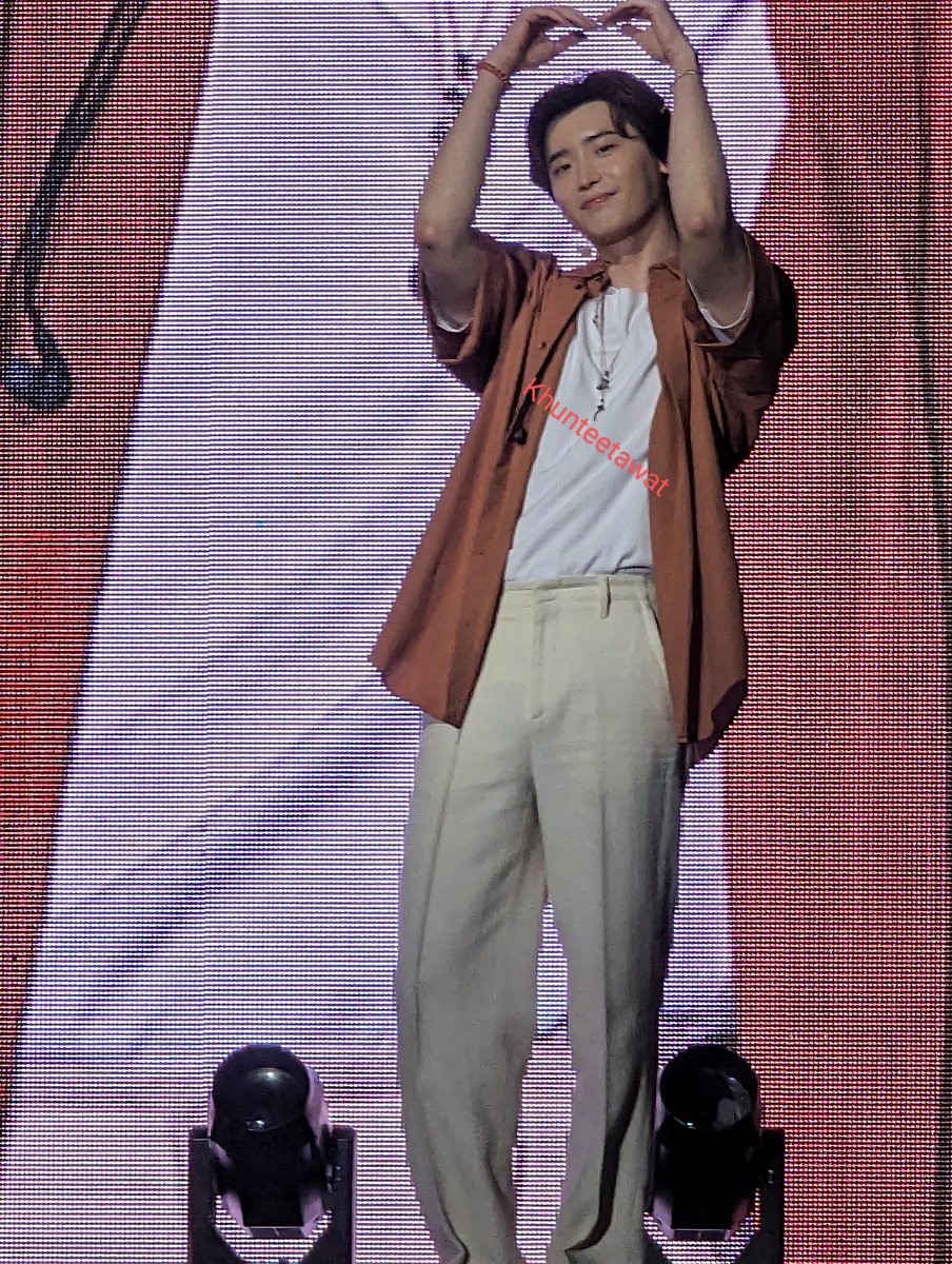 KhunOteetawat's tweet photo. #LJSinBKK #LJSinBKK #Bodi #LeeJongSuk
#LEEJONGSUK2023FANMEETINGTOUR
#이종석 #Fanmeeting #tour #Dear_My_With #LJS_DearMyWith https://t.co/yrlk1na8ox