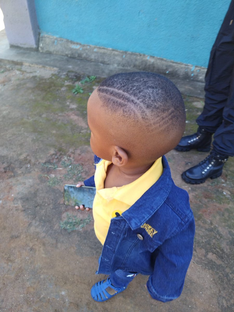 LeBkay247's tweet photo. #WhenYourDadIsABarber -  I am  my son Thekgo "TK"'s hairstylist. https://t.co/yHSb3ccw20