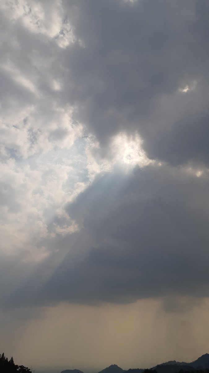 ziydzyad's tweet photo. Tawangmangu
19 Agustus 2023
14.33 wib

#realpict #noedit #photography #motret #awan #langit #tawangmangu https://t.co/h1e0Y4x5Tl