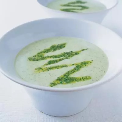 DeliaOnline's tweet image. #recipeoftheday - Courgette Soup with Watercress and Pecorino Pesto ow.ly/9lNC50PBekQ This light summer soup is perfect for late summer when courgettes are cheap and plentiful #souprecipes #courgettes #summersoup #watercress #growyourown #summerrecipes