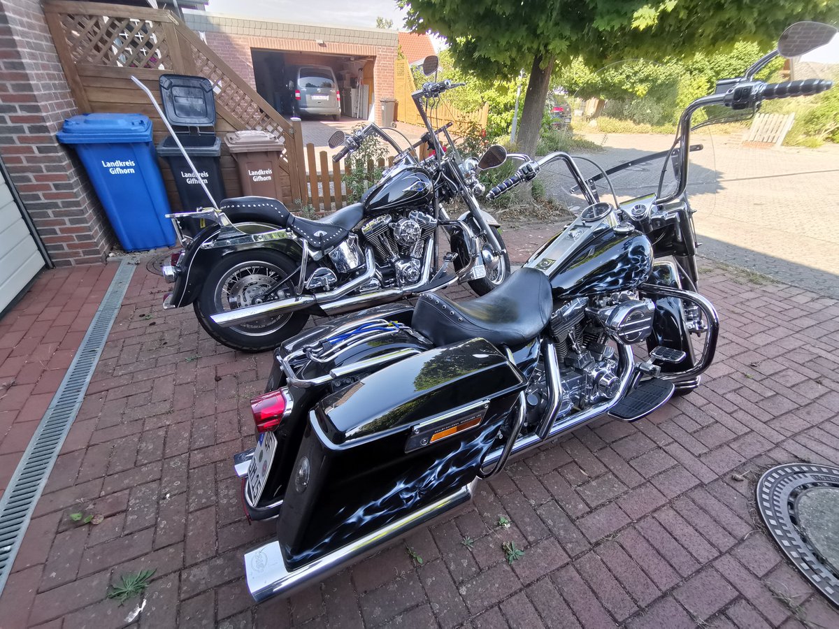 JoeGalaxy5's tweet photo. 🙈😎🤣😂😅😆
Be sure, I'm calm everytime &amp; everyday😁😉
Thx for like one of my both Harleys😇😎. Which one? Cannot sell one of them😁! 
Nice greets to the isle apes 😃😜🤟🏻, Joe, a biker since 1973. 
You know that the Anglo-Saxons came from the north German coast and attacked you? https://t.co/6BfIpkUsRi