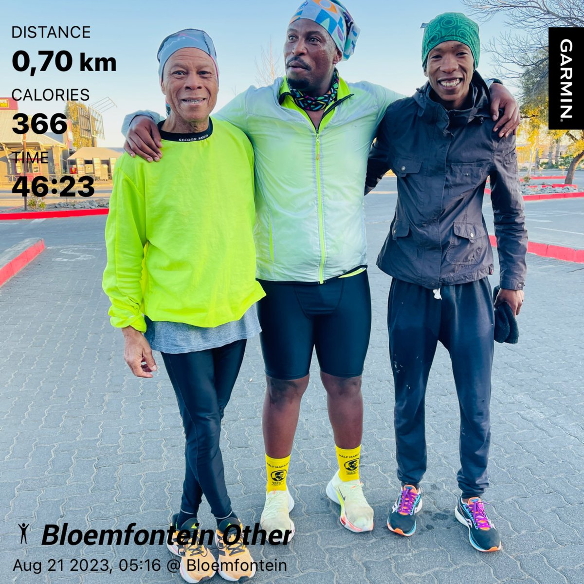 zamalekhula's tweet photo. Recovery Training As This Weekend #ZamaLeBus Pacing #Sub04:20 at @NorthridgeMall #Marathon Next Weekend We On #Sub4 At @VaalMarathon42 @vaalmarathon then @CTMarathon @SowetoMarathon #TrapnLos #RunningWithTumiSole #running #runner #IPaintedMyRun #MondayMotivation #run https://t.co/aajHhou5AV