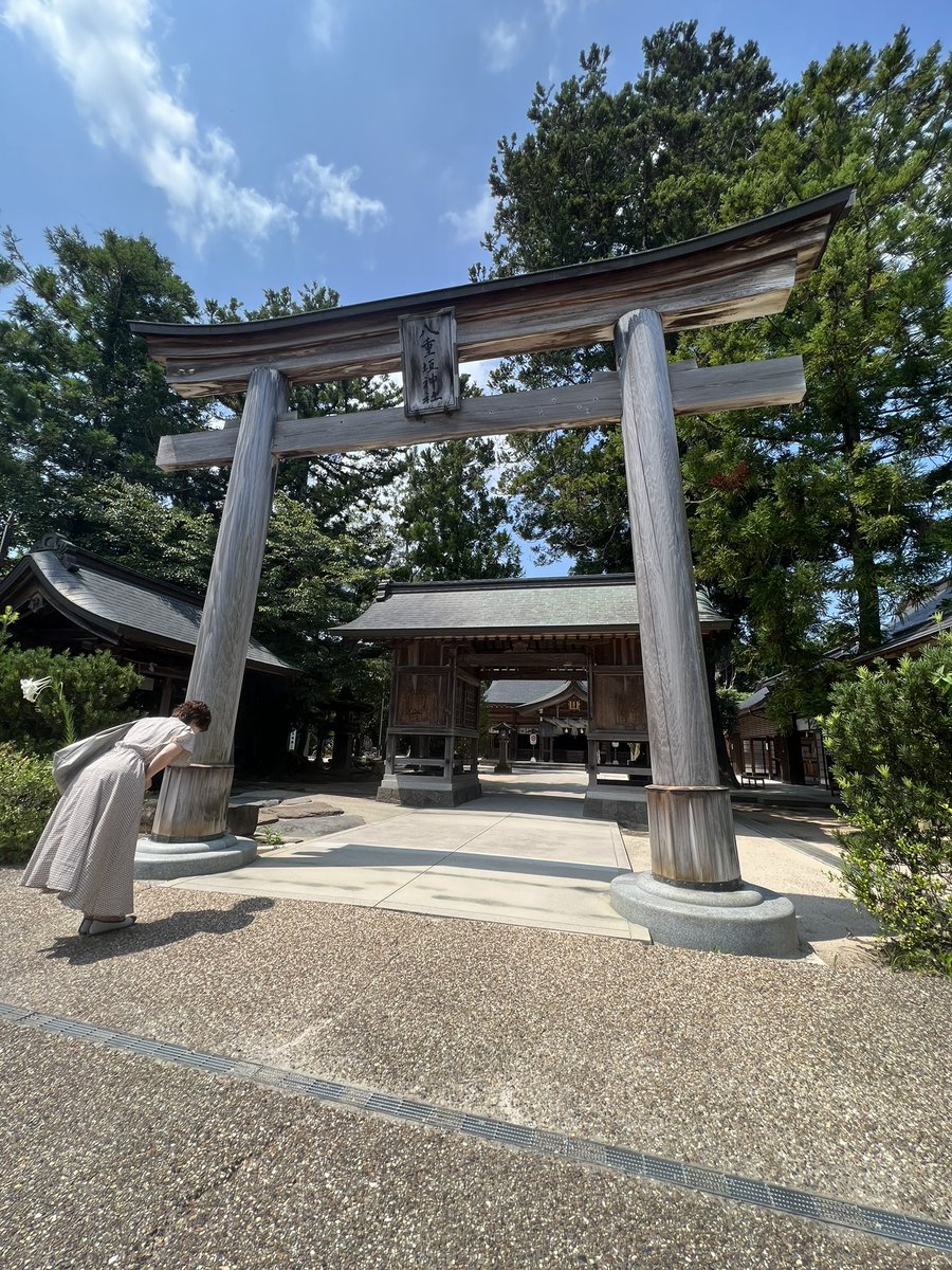 f09685989's tweet photo. 八重垣神社参拝。
ヤマタノオロチ退治の後、素盞嗚尊（すさのおのみこと）と稲田姫（いなたひめ）はこの地で結ばれたとの伝承があり、出雲の縁結びの大親神として、夫婦円満や良縁結びにご利益があると言われているとのこと。
お客様含め良縁が沢山ありますように。
#八重垣神社　#縁 https://t.co/6dvCegBxNh