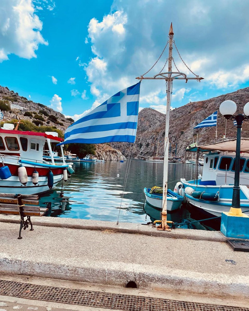 Traditional fishing boats in #Vathy… one of the most interesting locations of #Kalymnos #Island!

kalymnos-isl.gr/en

📷 : Nikky via (instagram.com/inikkyy)

#visitkalymnos #visitkalymnosisland #kalymnosisland #travelkalymnos #kalymnosgreece #Dodecanese #visitgreece
