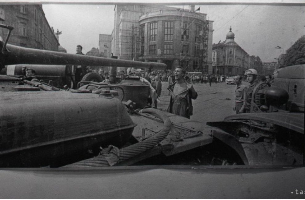 michaelreuss's tweet photo. Today, 55 years ago in #Bratislava. https://t.co/J12l7S7wWp