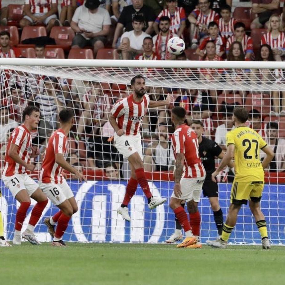 Gran comienzo de temporada en El Molinón 🏟 
Afición &amp; equipo 🔝