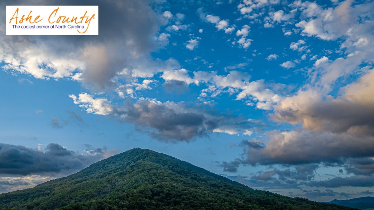 RealAsheChamber's tweet photo. Beautiful sunrise clouds over Mt. Jefferson 😍

#ashecounty #ashecountync #visitashe #thecoolestcorner #blueridgeparkway #blueridgemoments #blueridgemountains #mountainlife #devilstairs #lovenc #canoethenew https://t.co/FOXG80iJxU