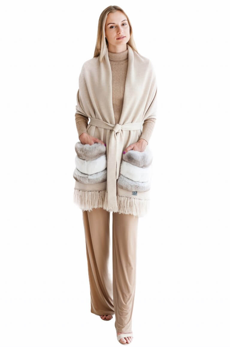 FurForYou's tweet image. Why not add a touch of sophistication and luxury to your wardrobe with our exquisite handmade merino wool shawl with chinchilla fur pockets? This unique piece is crafted from the highest quality ethically-sourced beige yarn with luxurious chinchilla fur pockets lined with silk.