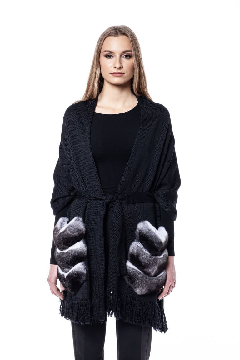 FurForYou's tweet image. Delight in luxury and comfort with this handmade merino wool shawl with chinchilla fur pockets. Crafted with ethically sourced materials, this timeless piece of wearable art is made to last. FurbySD.com