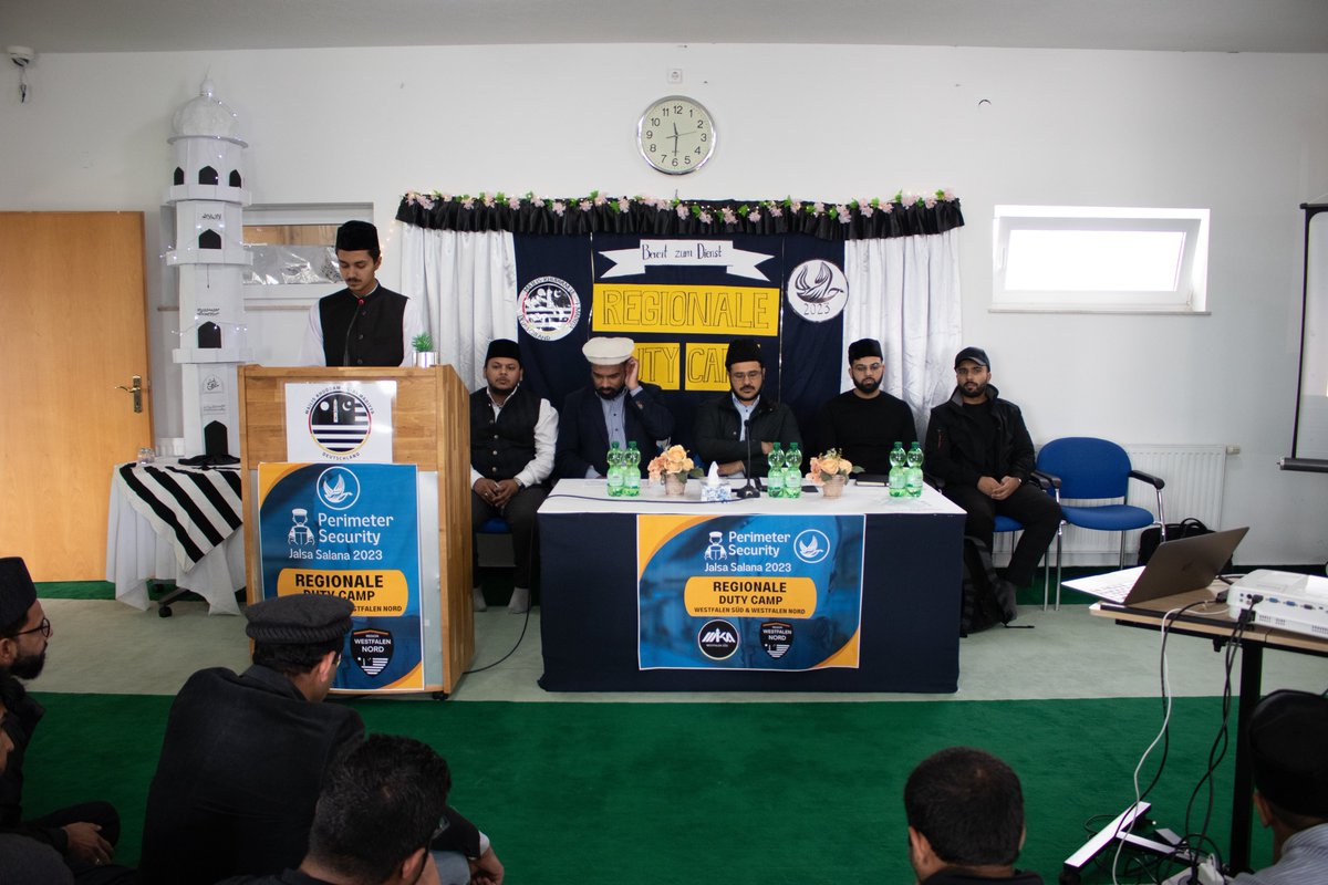KhuddamDE's tweet photo. Vorbereitungscamp in Münster: Im Hinblick auf die bevorstehende Duty auf der Jalsa Salana in Stuttgart haben sich heute viele Khuddam aus den Regionen Westfalen Süd, Westfalen Nord und Schleswig-Holstein für die Vorbereitung versammelt. https://t.co/sD7Deg26xI