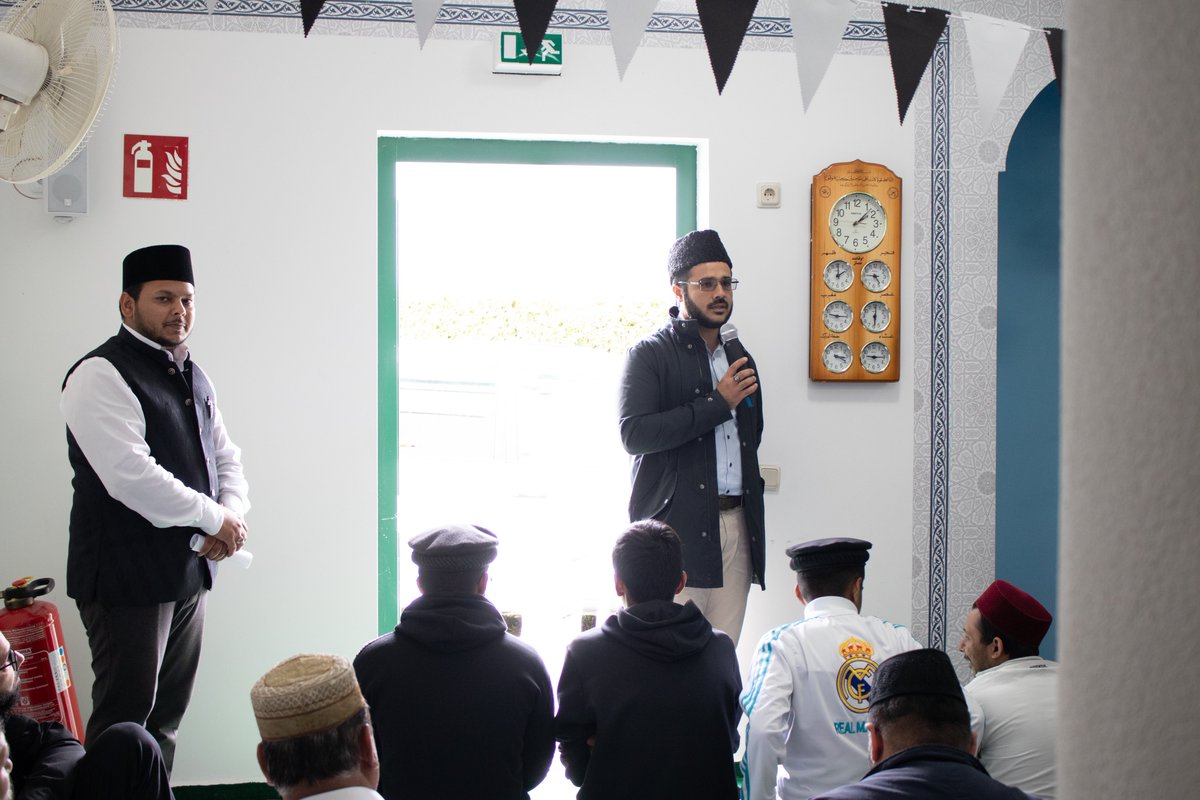 KhuddamDE's tweet photo. Vorbereitungscamp in Münster: Im Hinblick auf die bevorstehende Duty auf der Jalsa Salana in Stuttgart haben sich heute viele Khuddam aus den Regionen Westfalen Süd, Westfalen Nord und Schleswig-Holstein für die Vorbereitung versammelt. https://t.co/sD7Deg26xI