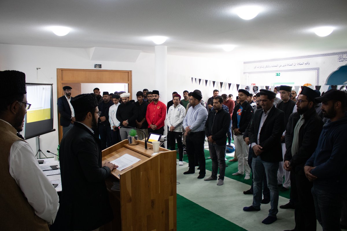 KhuddamDE's tweet photo. Vorbereitungscamp in Münster: Im Hinblick auf die bevorstehende Duty auf der Jalsa Salana in Stuttgart haben sich heute viele Khuddam aus den Regionen Westfalen Süd, Westfalen Nord und Schleswig-Holstein für die Vorbereitung versammelt. https://t.co/sD7Deg26xI
