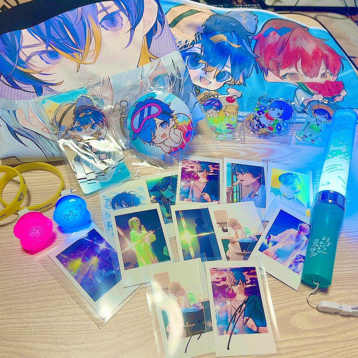 _____a612's tweet photo. 大阪公演1部、2部参戦してきた！
いつまでも余韻に浸っていたいと思うぐらい
最高に楽しかったLIVEでした🥹👏
初めてLIVE行かせてもらって
最前列で生歌聞けて幸せ者すぎ(；▽；)

ばゔ最高！
またLIVE行きたい！💙💛

#いゔどっとの夏休み https://t.co/mOltjdy9zG