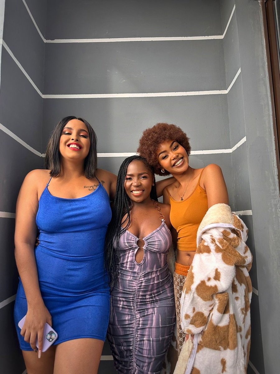 UnmatchedMakeup's tweet photo. Such a beautiful &amp; humbling day this was. The talent in this picture is just amazeballs. We as Makeup Unmatched appreciate you and wish nothing but success in your craft. @KhisaYvonne @bushra_sakshi
#MakeupUnmatched
#DrippingInElegance
#NoLabel https://t.co/WwtxtGkSzM
