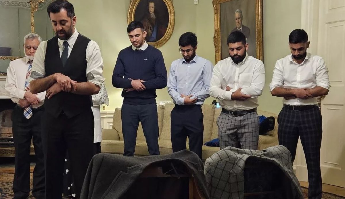 calvinrobinson's tweet photo. There are too many anti-British Mohammedans in positions of power in the UK. https://t.co/HcFHp5tqH1