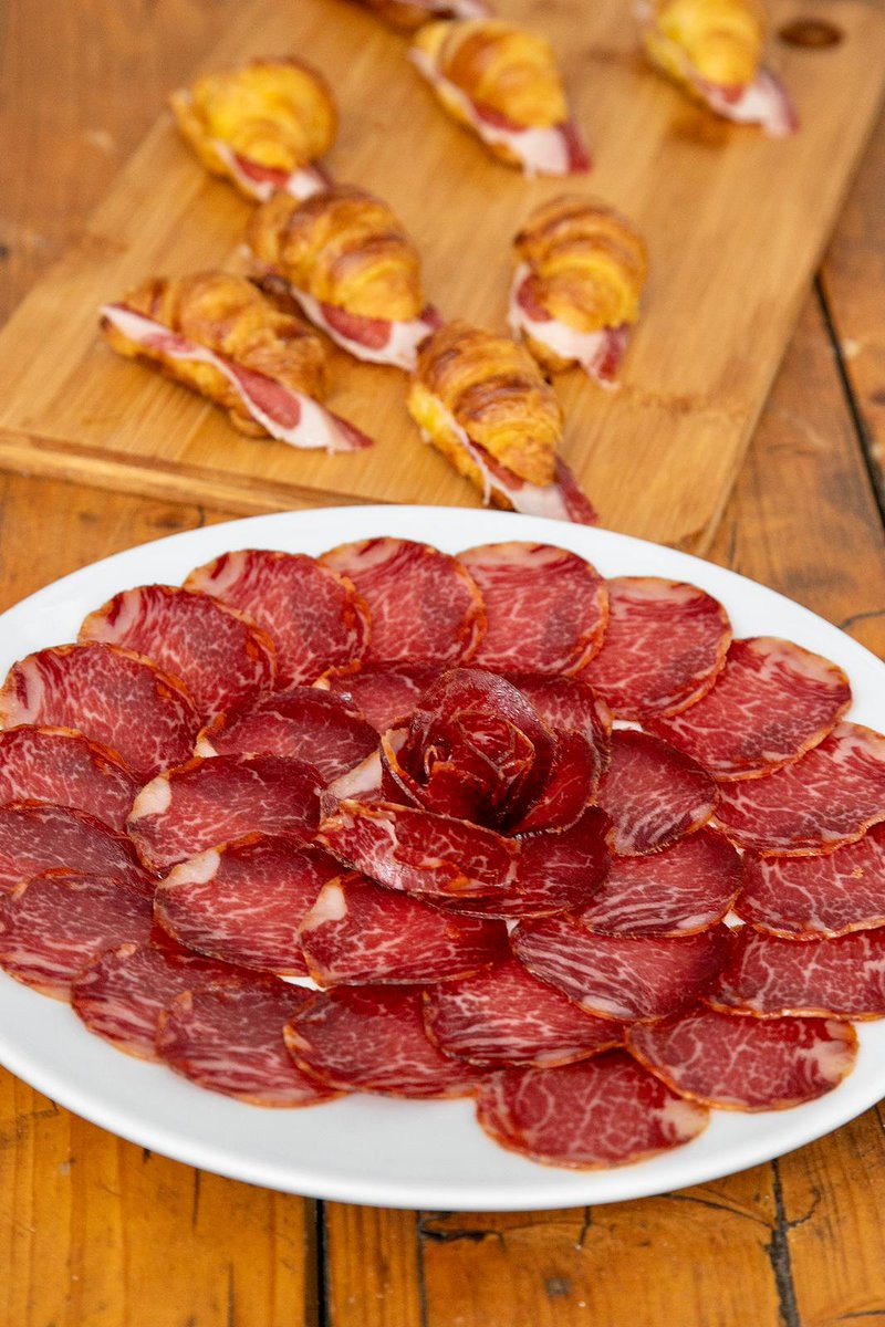 Los ibéricos más premiados del mundo están en Mercado Victoria ✌️

Tradición, sabor e innovación para ofrecer la mayor excelencia 💥 

Sí, somos #muyfan de @behercordoba