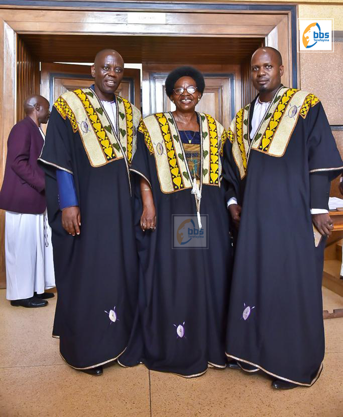 bbstvug's tweet photo. Okuva ku Kkono, Baminisita ba Ssaabasajja abaggya, Owek. Dr. @awamala33 , Owek.  Cotilda Nakate Kikomeko n'Owek. Israel Kazibwe. Bano beebamu kubagenda okweyanza obwami mu lukiiko lwa leero. #Olukiiko31 https://t.co/7xgX0mehAQ