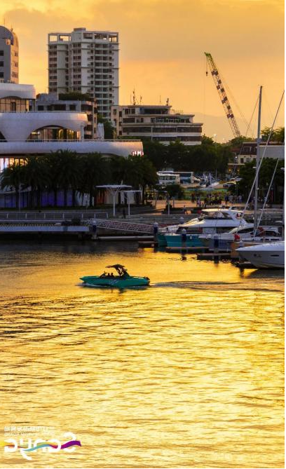 VisitSanya's tweet photo. Experience the ultimate vacation in Sanya with a thrilling yacht party! Don't miss the exhilarating adventure of sailing into the sunset, surrounded by breathtaking views.  #SanyaYachtParty #SunsetSailing #UnforgettableExperience https://t.co/nZUZ9ihrEC