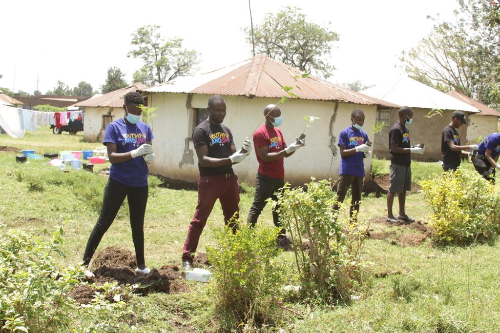 On this year's #InternationalYouthDay2023 we appreciate the great efforts that <a href="/TunawezaEmpower/">Tunaweza Empowerment Organization.</a> team put towards SDG 3-Climate Action by planting 200 trees 🌳 and conducting sensitization to Youth on reporting and referral pathways to #GBV cases in Migori County
#EndGBV #EndFGM