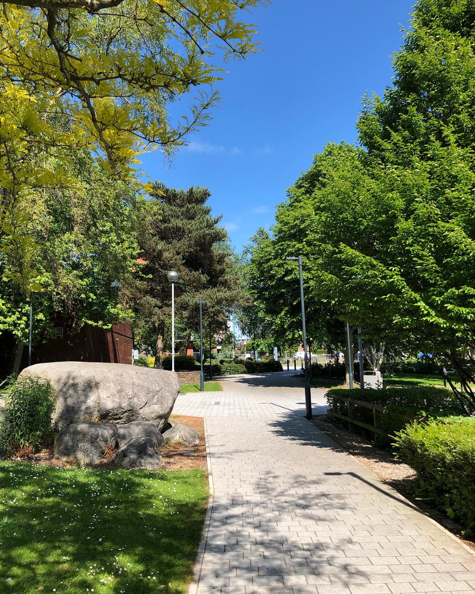 Uni_Lancashire's tweet photo. Sunny pathways around our #Preston Campus ☀️

Thinking about retraining or beginning a new career? There's still time to apply through #Clearing for September 2023 entry

📞 Call the hotline now: 01772 830 777
💻 or discover more here: https://t.co/ZxpZxjxPfl https://t.co/piPcQAGJB7