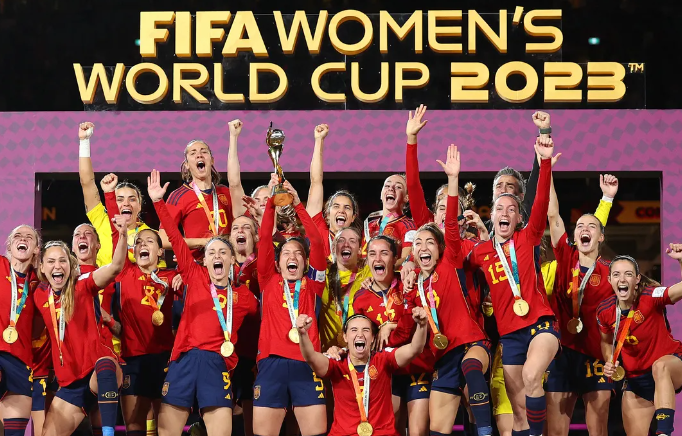 mapfrebernabeu's tweet photo. ¡Enhorabuena, campeonas! 
Esfuerzo y trabajo en equipo.
#fútbolfemenino #campeonas #equipo #mundialfútbolfemenino2023 https://t.co/Px404tq43V