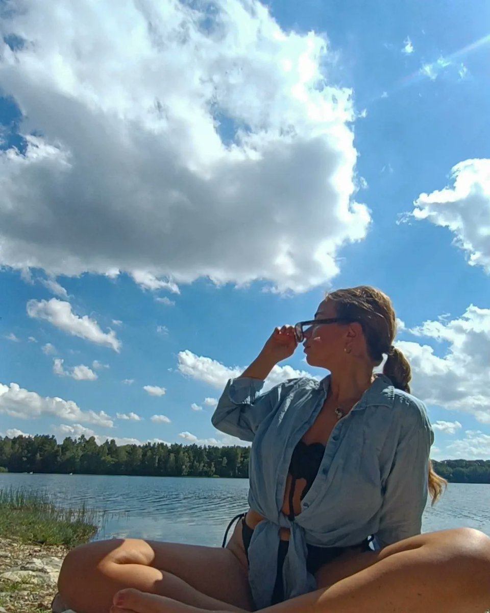 bluemoonwrites1's tweet photo. mother nature &amp; me... an endless love story.
#mothernature #connectionwithearth #warmsummerday https://t.co/oLaRXJPLrD