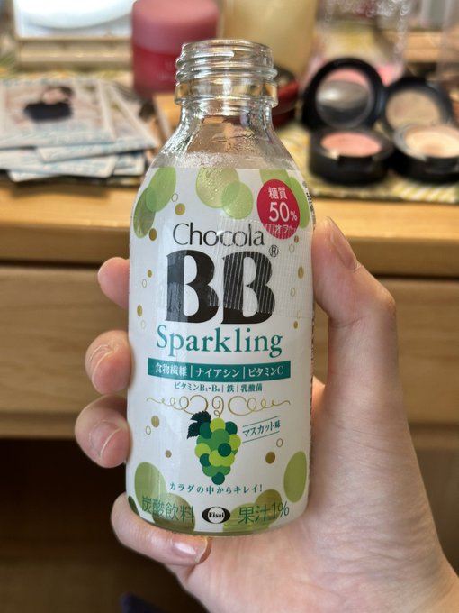今日の撮影スタジオ(都内とあるカプリ😡)は全部屋エアコンが全然効かなくて,みんなで汗だくで過ごしているのですが,ADさんが気にかけて何度も飲み物買ってきてくれるからがんばれる🥹🩵 このチョコラBB,ノンアルのシャンパンみたいで美味しい！！ 次は3Pだよ！！！<a href="/tag/%E3%82%B9%E3%83%8E%E3%83%88%E3%83%BC%E3%82%AF"class="tags"><span>#スノトーク</span></a>
