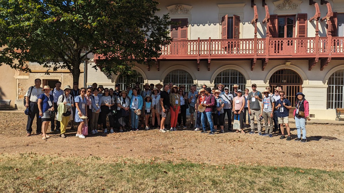 DACLLY's tweet photo. A visit to Chateau De L'Eclair Beaujolais - Field trip with PlantBioRes Satellite symposium session. #ICPP2023 https://t.co/QgKjcNviOd