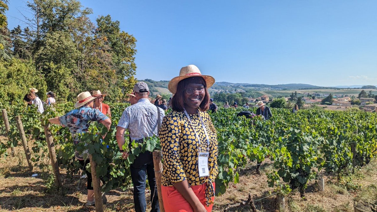 DACLLY's tweet photo. A visit to Chateau De L'Eclair Beaujolais - Field trip with PlantBioRes Satellite symposium session. #ICPP2023 https://t.co/QgKjcNviOd