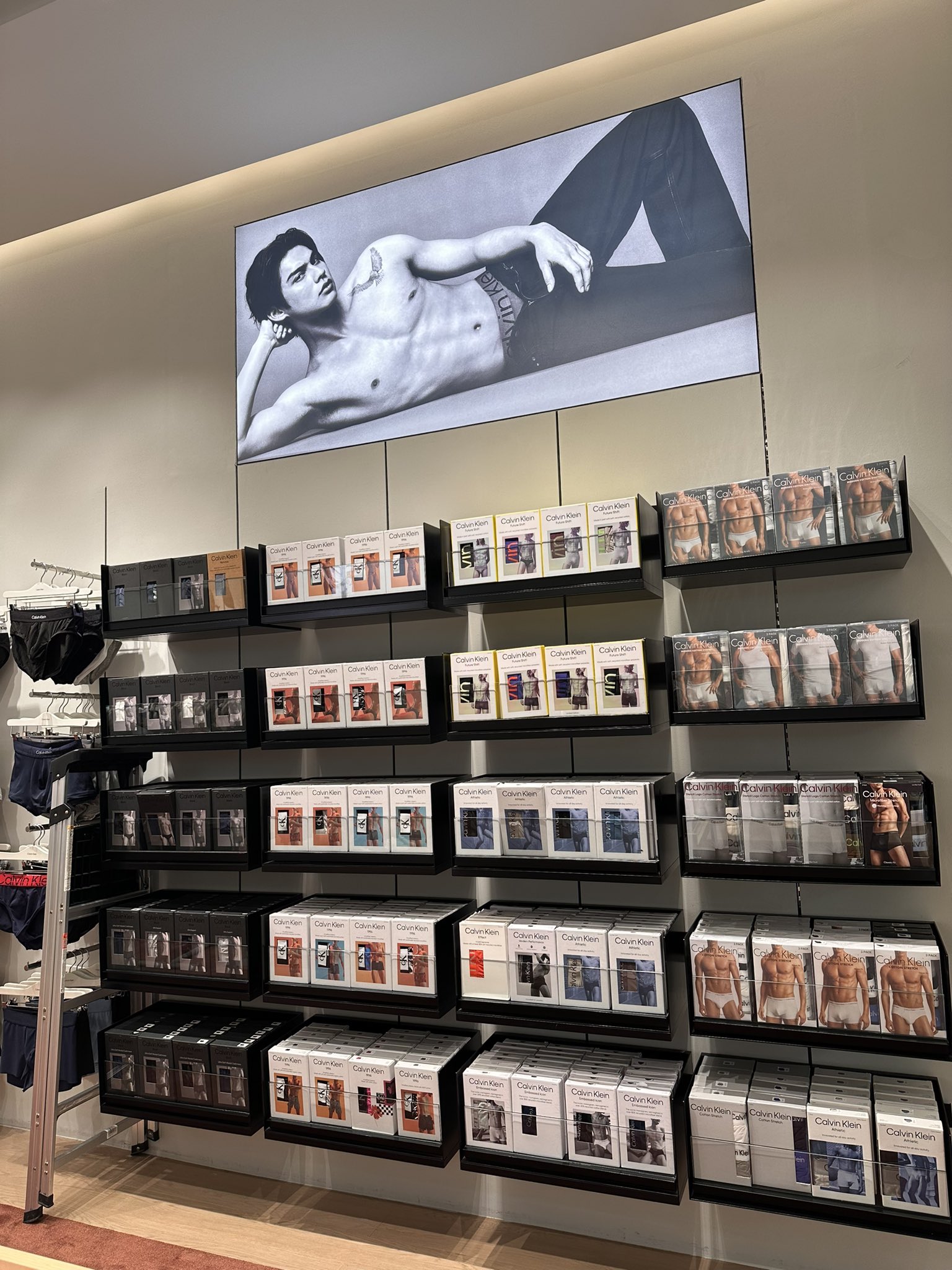 Bright Streaming Update on X: BRIGHT VISUAL DISPLAY POSTER AT @CalvinKlein  SHOP AROUND ASIA !! 🔥🔥🔥 ( Update ) 📍Japan 🇯🇵 : Calvin Klein LUCUA  Osaka store 📍Japan 🇯🇵 : Calvin Klein