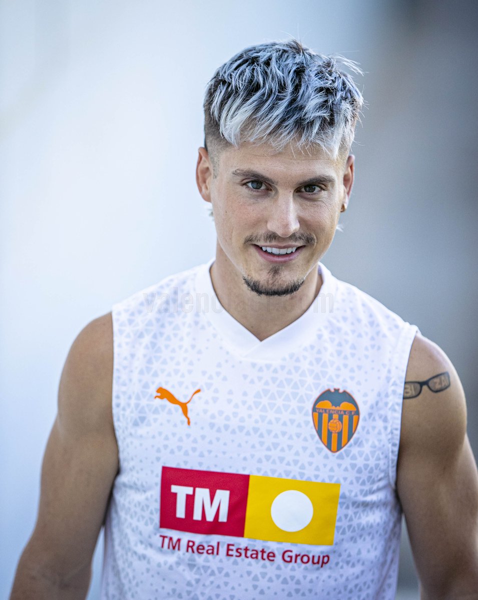 valenciacf's tweet photo. 😉 Primer día

@sergicanos 🦇

#ADNVCF https://t.co/QBtQAgzIBT