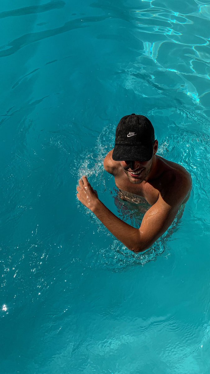 davidmaco96's tweet photo. Vida de perros 🐶🌞

#vacaciones #summer #dog #holidays #style #swimmingpool #perro #relax #august #summervibes #verano #piscina #pooltime #vidadeperros #dogday #americanstaffordshireterrier https://t.co/of95rAfR4a