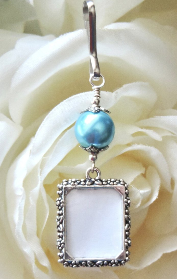 HandbagsByDyana's tweet photo. PaintedbyCarol: RT @smilingbluedog: Something blue for the bride to be.  Wedding bouquet photo charm with a one or 2 sided small picture frame. https://t.co/aPea2jLtN2 via @Etsy #Etsy #etsypreneur #bestofetsy #etsymntt #etsyshop #brides #weddings #gifti… https://t.co/Wf8Qgo9yc9