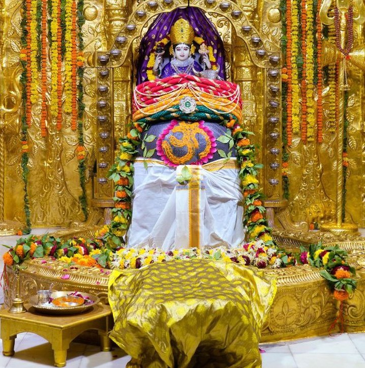 Geeta_Shloks's tweet photo. श्री सोमनाथ ज्योतिर्लिंग जी के दिव्य श्रृंगार दर्शन" @Somnath_Temple https://t.co/5RfQ2DFPOj