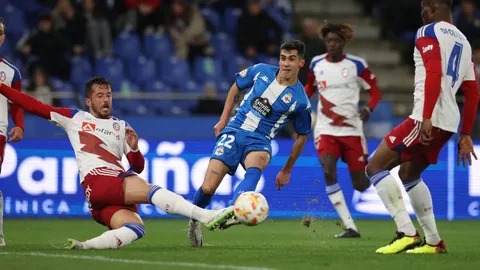 Minuto97Rayo's tweet photo. ❤ Feliz lunes, Twitter Rayo. 

😏 Desde la @Minuto97Rayo nos gustaría tener una estimación de la gente que va a asistir a la Taberna del As para ver el #DéporRayoMajadahonda (26/09 - 20:30h) en la pantalla del bar. Por ello, si vas, responde a este tuit :)

#VamosMiRayo ⚡ https://t.co/lDNpU1qyyf