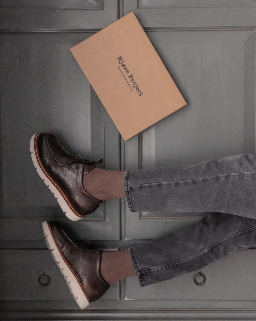 kjoreproject's tweet photo. We’ve finally started our FW 23/24 deliveries.
Here our, Kjøre Project’s Echelon Low Bridge. 
Specifications:
-Ultra light weight all in: 390 gr
• • •
𝒘𝒘𝒘.𝒌𝒋𝒐𝒓𝒆𝒑𝒓𝒐𝒋𝒆𝒄𝒕.𝒄𝒐𝒎
#handmade #shoes #design #ultralight https://t.co/nADra5NynY