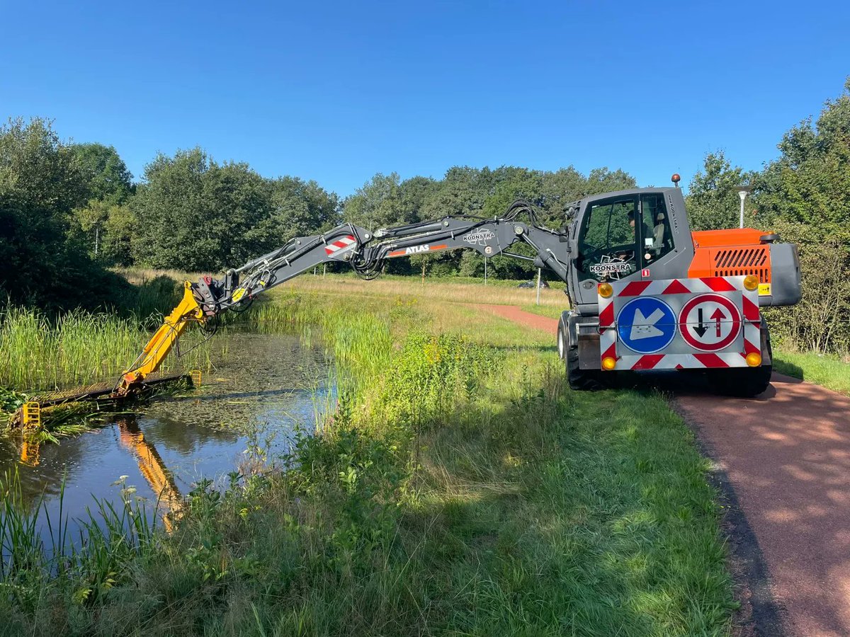Koonstra_eu's tweet photo. Eerste foto's van het maaikorven in praktijk😀
#klepelmaaien #bodemfrezen
#slotenvijzelen #maaikorven #handmatigschouwmaaien #afvoerengroenafval #slootonderhoud #periodiekewaterwegenonderhoud #Koonstra #gemeente #aanbesteding #waterschap #wdod #overheidsinstellingen #agrariërs https://t.co/rL5QtVuEcy