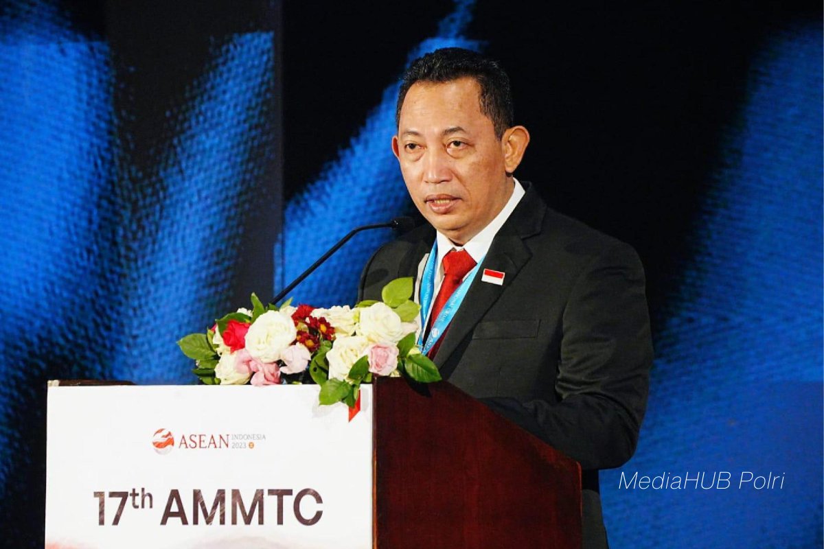 MediaHubPolri's tweet image. Kapolri Jenderal Polisi Drs. Listyo Sigit Prabowo, M.Si. Memimpin Pertemuan ASEAN Ministerial Meeting On Transnational Crime (AMMTC) ke-17 di Labuan Bajo

Download foto lainnya disini ⬇️
mediahub.polri.go.id/image/detail/1…

#labuanbajo #asean #ammtc #Polri #ntt