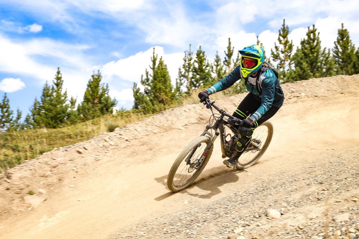 Varsfob's tweet photo. 🚴‍♀️ Encore deux semaines pour profiter pleinement du #Vars Bike Park et des remontées mécaniques 💯🔥 https://t.co/TgpGRT8m7i