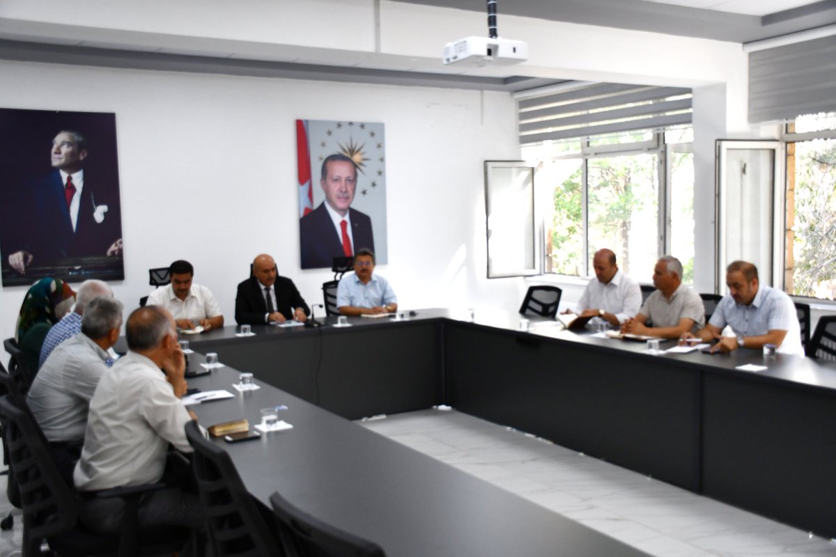 📌📍İl Milli Eğitim Müdürümüz Sn.Memet POLAT, İl Milli Eğitim Müdürlüğümüz Müdür Yardımcıları ve Şube Müdürlerinin katılımıyla Ölçme Değerlendirme Merkezi Toplantı Salonunda düzenlenen 2023-2024 eğitim-öğretim yılı hazırlık toplantısına katıldı.

<a href="/tcmeb/">Millî Eğitim Bakanlığı</a> <a href="/Yusuf__Tekin/">Yusuf Tekin</a>