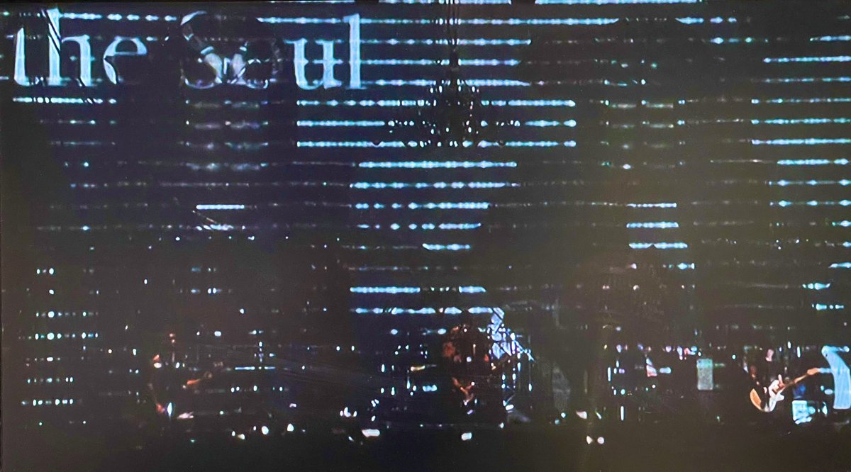 madqualia_Rose's tweet photo. コチラ｡｡
VAMPS初期の頃の演出

｢I CAN FEEL｣

にて歌詞が落ちてくるものです
コレがものすごく好きだった
このコ(曲)に合ってたし
たまらなかった

レーザー檻は今も残ってるけど
これもまた見たいなぁ

(分かりづらいphotoすみません💦)

 #HYDE
 #VAMPS
 #ICANFEEL
 #演出はいつもすごい https://t.co/NqX5areVlg