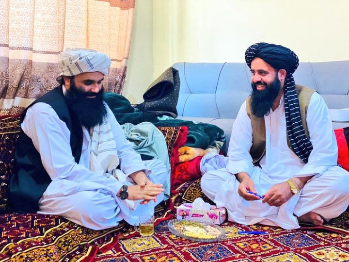 ajmal_ghaznawi3's tweet photo. د کړیدلي هیواد دوه ریښتني خادمان…!💝
@MJalal0093 
@ShaheeN1Aia https://t.co/jSqxfArGvq