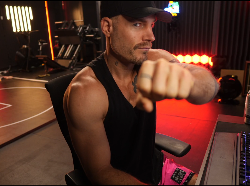 ZssBecker's tweet photo. 3:30 Am MONDAY.

Best day of the week. Doing final test at my start up.

Then another week of 2 hours per day combat training.

Living in paradise. 

Pound it back with a like. Make it happen now.