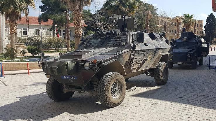 Suriye’deki iç savaşı gerekçe gösterip Türkiye'ye sığınan ve 8 yıldan bu yana Şanlıurfa'da yaşayan Fayez Naso’nun Suriye’de PKK-YPG saflarında (sözde) üst düzey komutanlık yaptığı ortaya çıktı.