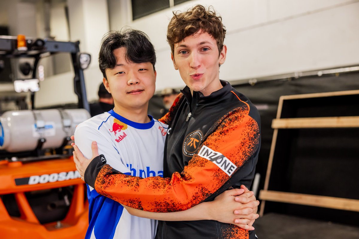 DRX_VALORANT's tweet photo. Final dance of VCT 2023

#DRXWIN #PaveTheWay #VALORANTChampions https://t.co/DMtMfnDWKV