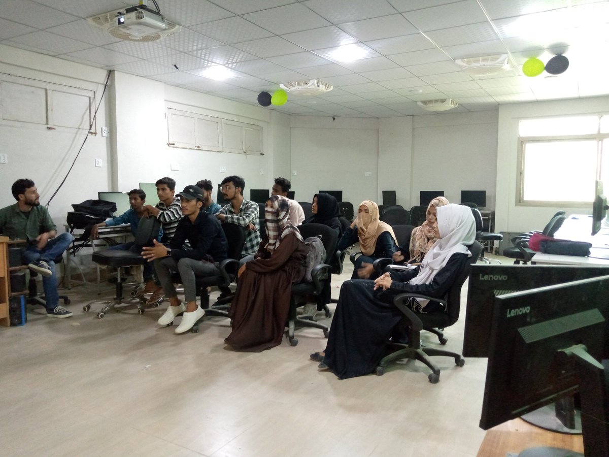 GIBCEMALIR's tweet photo. Todays Class Activities of Professional Photography,Documentry &amp; Ad-making of PM's Youth Skill Development Program under NAVTTC by sir @kashif_shayari &amp; Sir @kazimManzoor1...21/08/2023
.
#digitalmedia #documentary #filmmaking #NAVTTC #shortcourses https://t.co/9lx8mQfTJ9