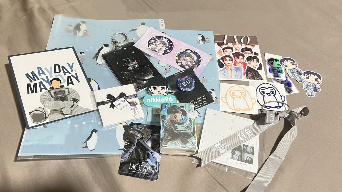 nikkio96's tweet photo. And to the many attendees who also came & brought stuff to give away to others, brought their dolls to display It felt like a mini hallyu market!🥰🥰🥰 (I hope I didn’t forget anyone!) I came home with so much stuff my Mayday Tote was full! 

It was a memorable day for me in meeting longtime moots for the 1st time & reuniting w/others I haven’t seen for a while.

I hope we get the chance (& funds hahaha) to do this again soon & hopefully get to invite more friends 🥰🥰🥰 

Maraming salamat po! 

@byletsgetcrafty @claraltan @melmanlovesdo @ksooheartsmile @jilleonggi123 @NamiTeruzaki @cleyeol61