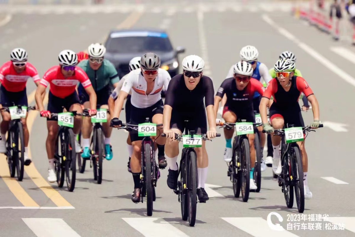 HolaFujian's tweet photo. The 2023 #Fujian #Cycling League was held in #Songxi on Aug 20. The event attracted more than 90 teams from 24 provinces, municipalities, and autonomous prefectures across the country to compete under Zhanlu Mountain and beside the Songxi River, offering a thrilling event in this thousand-year-old county.

Source: Songxi county media convergence center