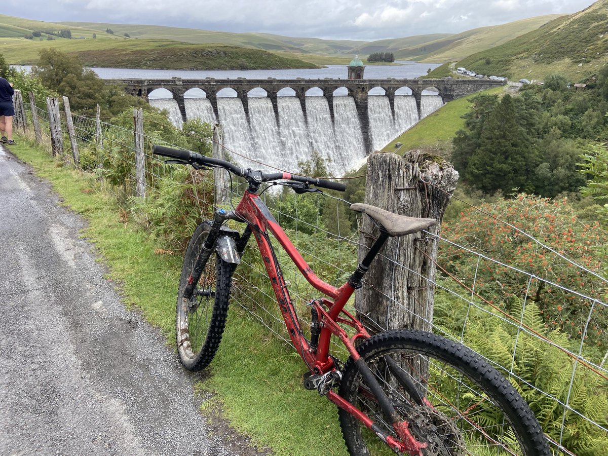 Thinking back to Saturdays ride. I’ve not done a ride like that for a long time and it’s made me love my @VitusBikes Mythique even more. For a “budget” full suspension bike it handles everything. Yes, it’s a bit heavy & I would love to try the Rapide FS, but what a bike!