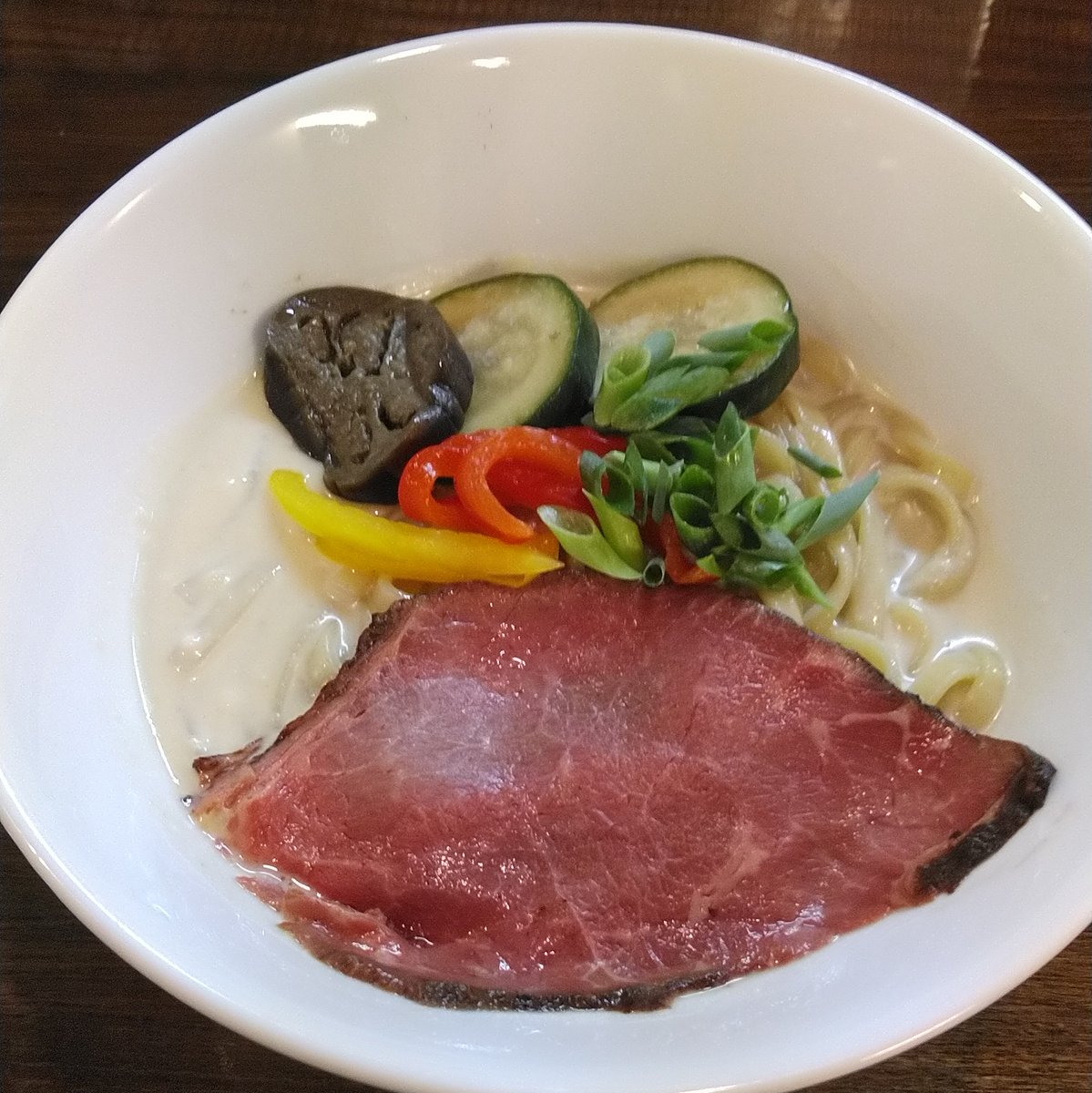 33bluesky33's tweet image. 岩手食材特化型冷たいコラボ限定麺￥1,000

寸前で財布忘れに気付きスマホで現金下ろし終了前に何とか食べれて良かった
幅広麺にスープがよく絡む
ズッキーニの歯触り好き
美味しかった😋

#SINCHAN